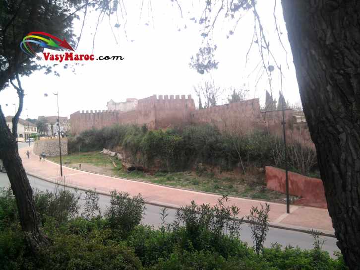 el-hajeb : muraille plus route nationale